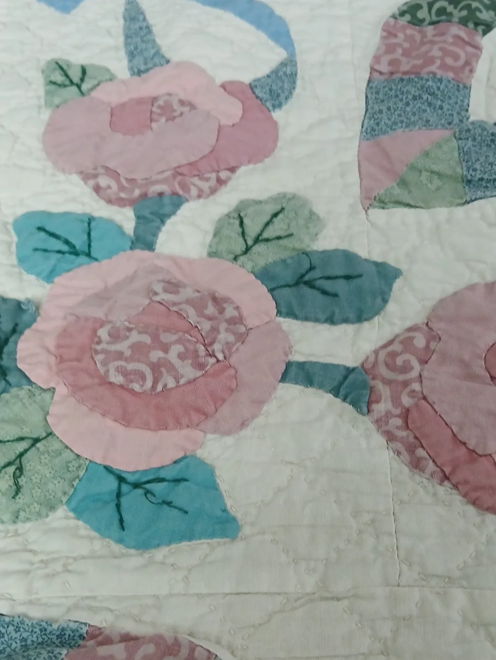 Beautiful Vintage Handmade Quilt